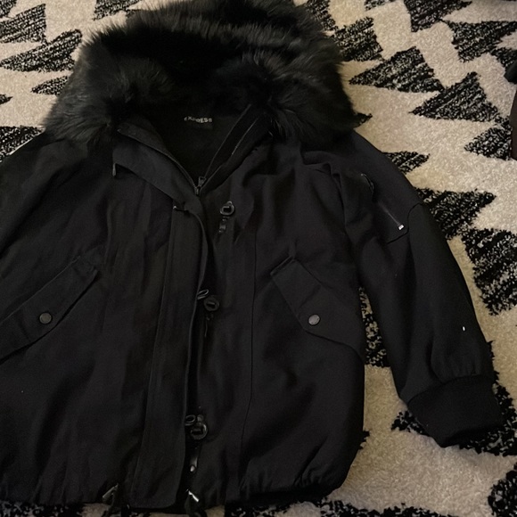 Women express jacket with faux fur hood - Picture 2 of 6